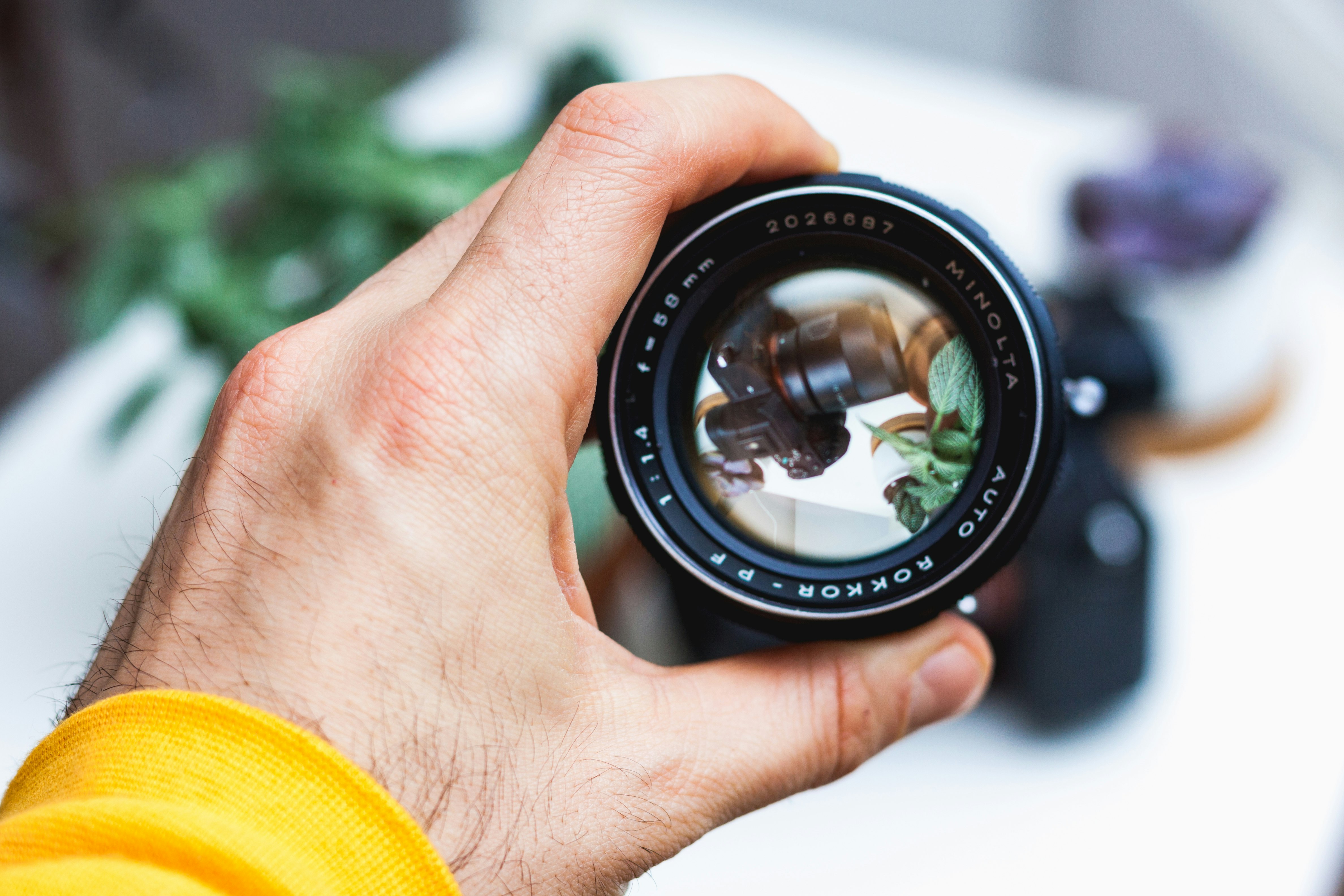 person holding camera lens